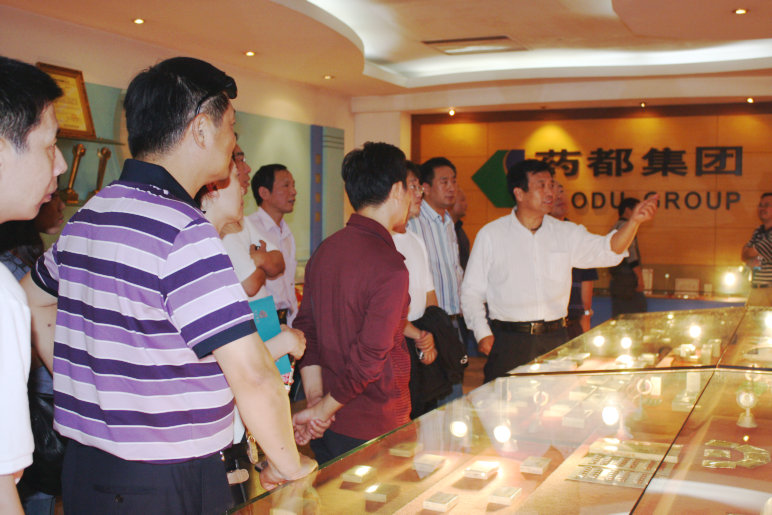 全國11個(gè)省藥監(jiān)局稽查局（處）長蒞臨我公司參觀