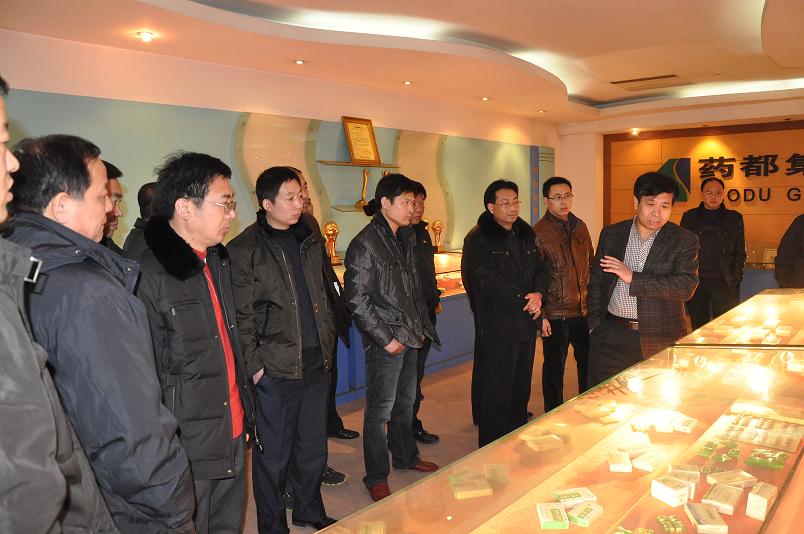 安國(guó)市鄉(xiāng)鎮(zhèn)衛(wèi)生院院長(zhǎng)來我公司參觀