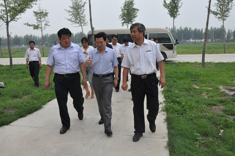 河北省委常委、副省長聶辰席來藥都集團(tuán)視察指導(dǎo)工作